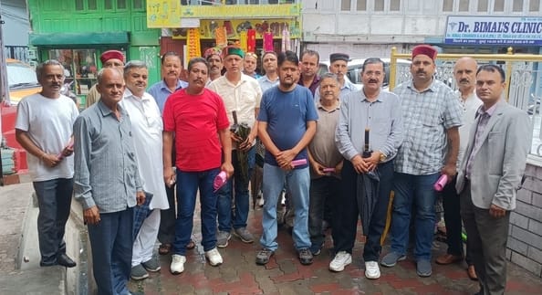 Bijli Mahadev Ropeway Sangharsh Samiti distributed pamphlets in the city