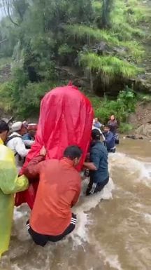 Devta Shatinag crossed the ravine by risking his life