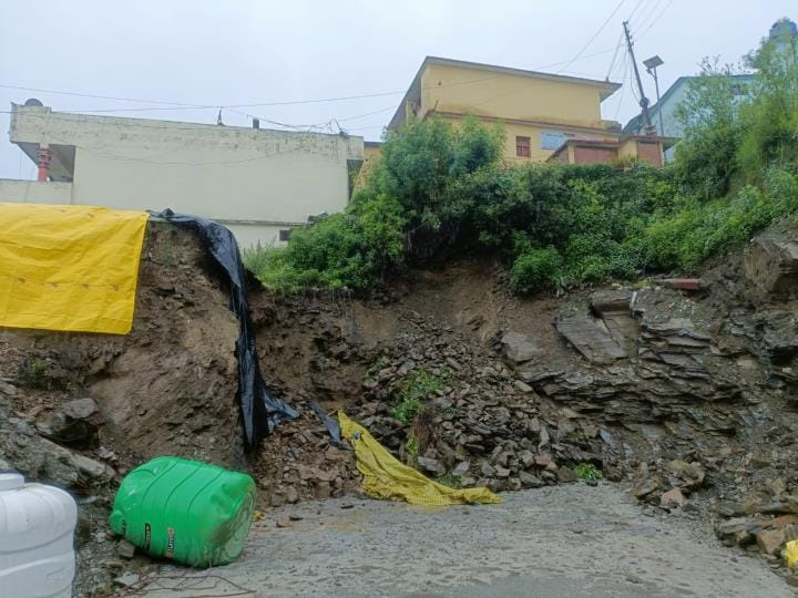 Shops are in danger due to lack of security wall