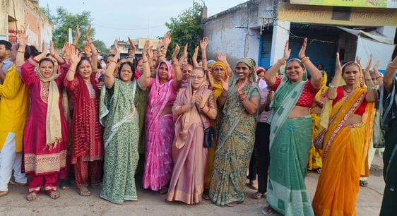Devotees took out Prabhat Ferry