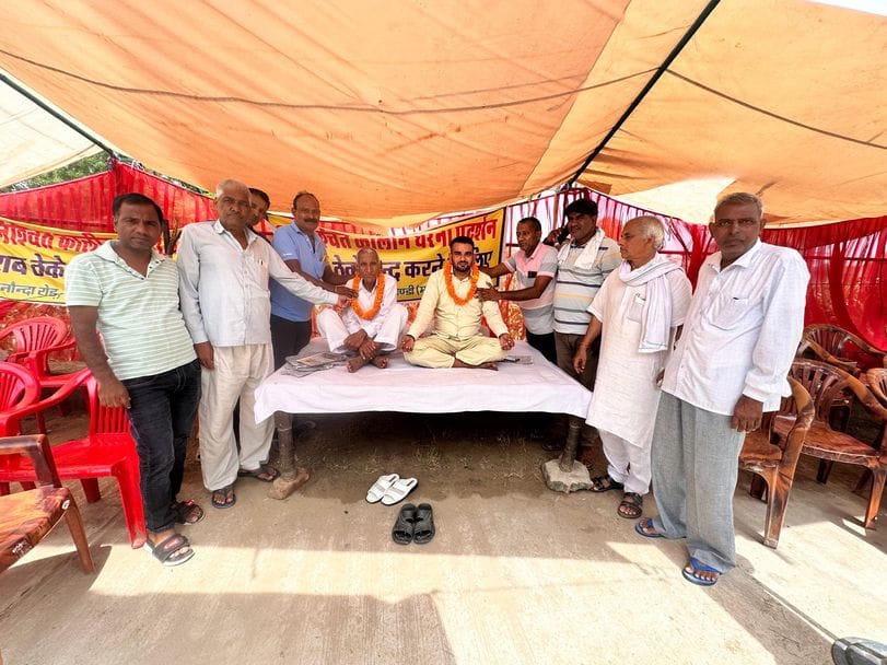 Liquor shop opened 60 meters away from bus stand, demand for removal