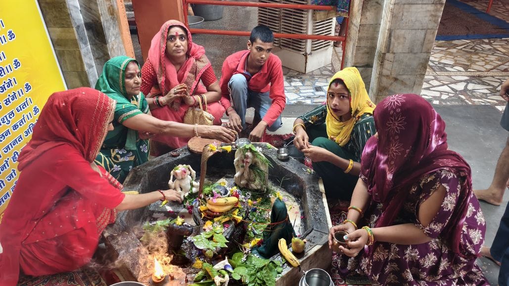 Crowds in temples on the second Monday and Ekadashi of Sawan