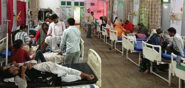 A young man died of fever and diarrhea, 11 sick admitted