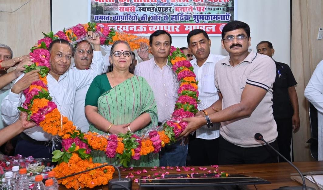 Traders felicitated the mayor and handed over a seven-point memorandum of demands