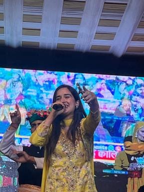 The audience danced a lot on 'Haye Shoroua Sange Jaana'