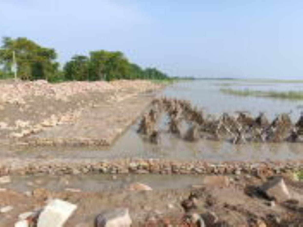 Discharge of Gandak river reduced, flood rescue work accelerated