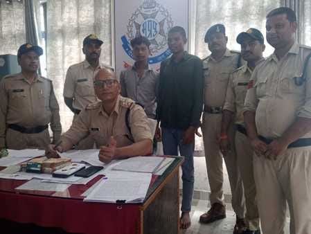 Seven and a half lakh rupees were withdrawn from an old lady's account, two fraudsters arrested