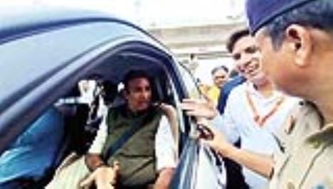 Meerut: Sangeet Som and Laxmikant Vajpayee stopped, altercation with police, Som said - car will not return