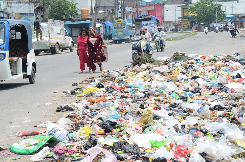 kathua news, sanitation worker protest news, garbate store news
