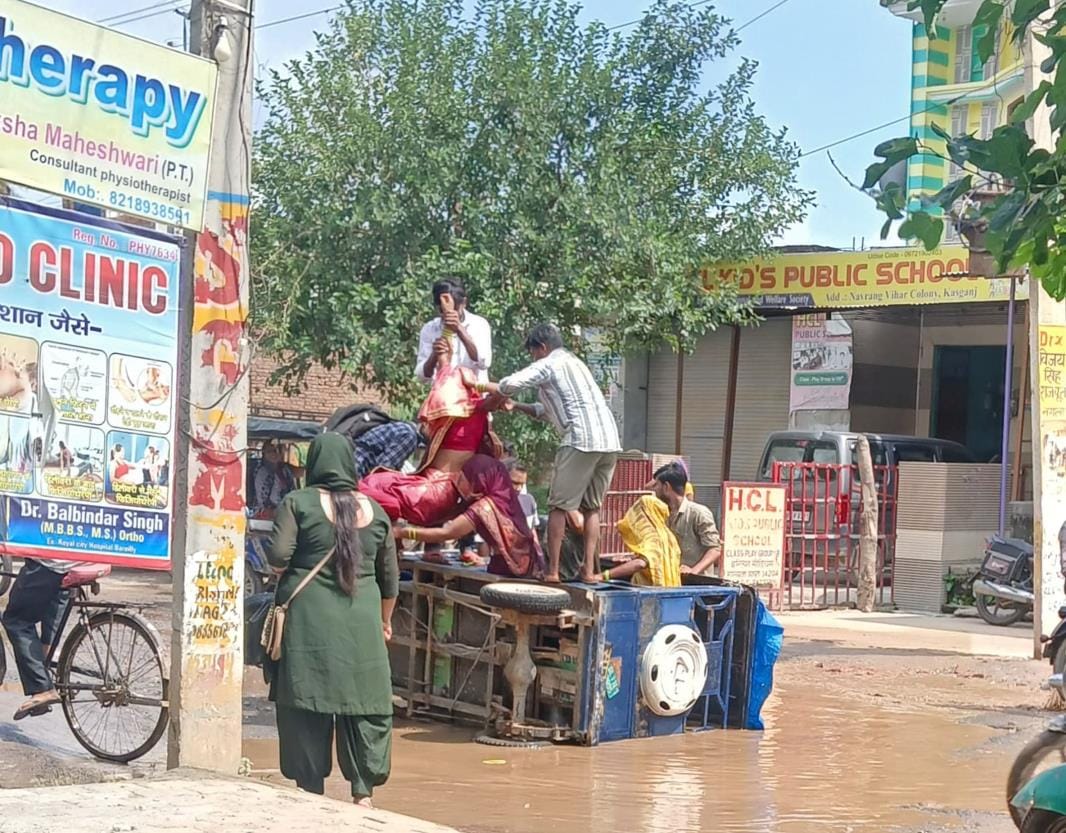 kasganj news e rishsay accident