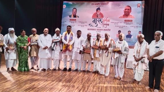 11 artists were honored on the occasion of Guru Purnima festival