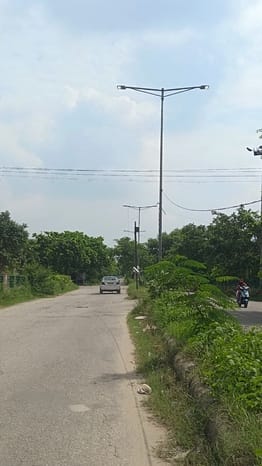 Old street lights were not repaired nor new ones were installed, workers were hired at their own expense in Sector-10
