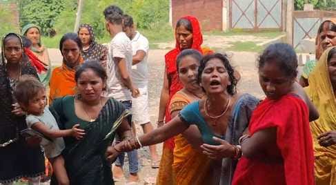 Muzaffarpur Bihar news :youth died on contact with train goes to dypty police investigate