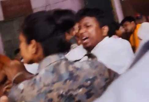 Muzaffarpur Bihar news :clash between police and volunteer video viral baba garib nath