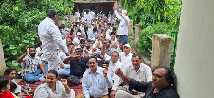 Protest by the All Haryana Power Corporation Workers Union against the arbitrariness of electricity officials.
