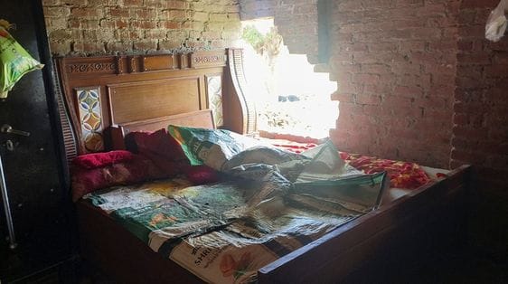 Two lakh rupees stolen by breaking into the house