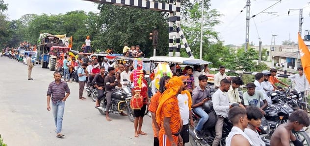 Bol Bam's buzz on the highway... Kanwariyas will perform Jalabhishek in Shivalaya today