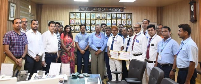 railwaymen felicitated at drm office