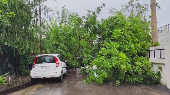 Stones fell from the hill on Nalwadi-Talmehada road, Swan river in spate