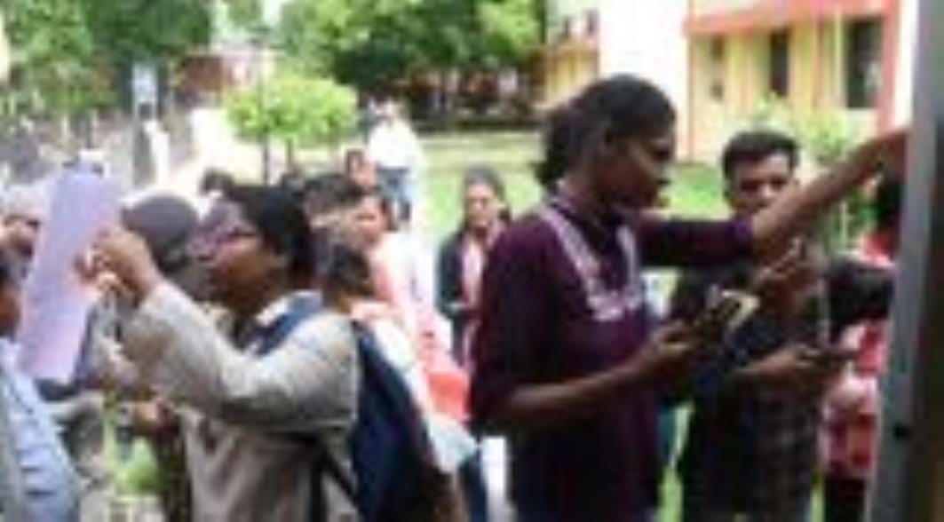 Youth with degrees like B.Ed, M.Ed, B.Tech, M.A and even NET were standing in queues for jobs of 10-21 thousand