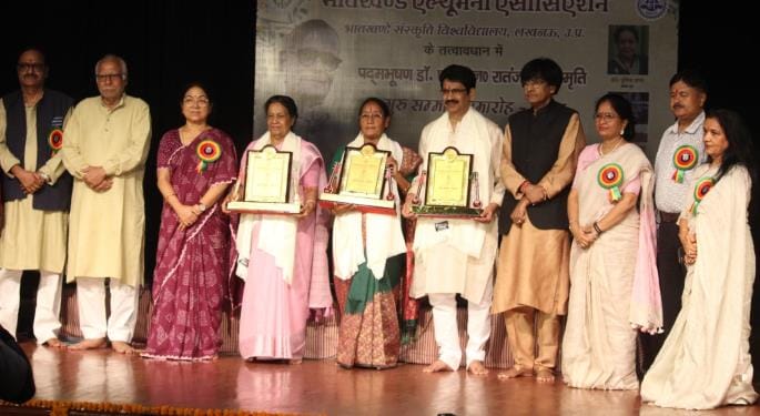 Bhatkhande Alumni honoured their Gurus