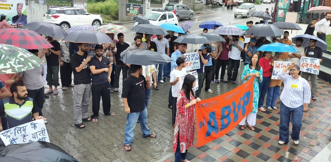 ABVP roared in Dharamshala against the job trainee policy