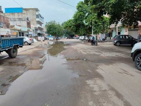 Waterlogging due to rain in the morning and evening
