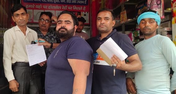 15 shopkeepers were fined for throwing garbage on the road