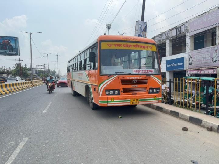 The e-rickshaw driver took the roadways bus driver hostage along with his companions