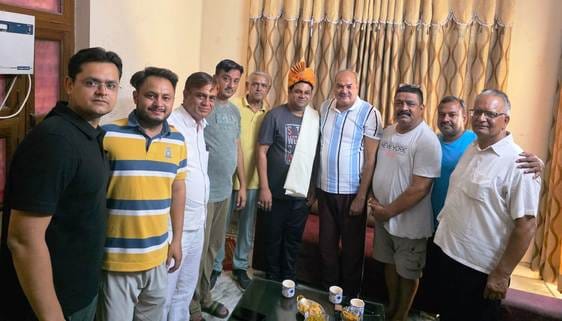 MLA Laxman Singh Yadav met the head of Saini Sabha Manoj Saini