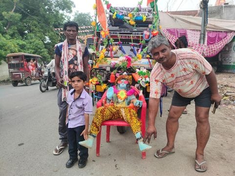 Shivnandan arrived with 13 kg Mahadev for the well-being of the people
