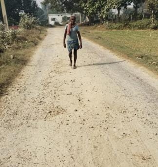 Road in bad condition, traffic difficult