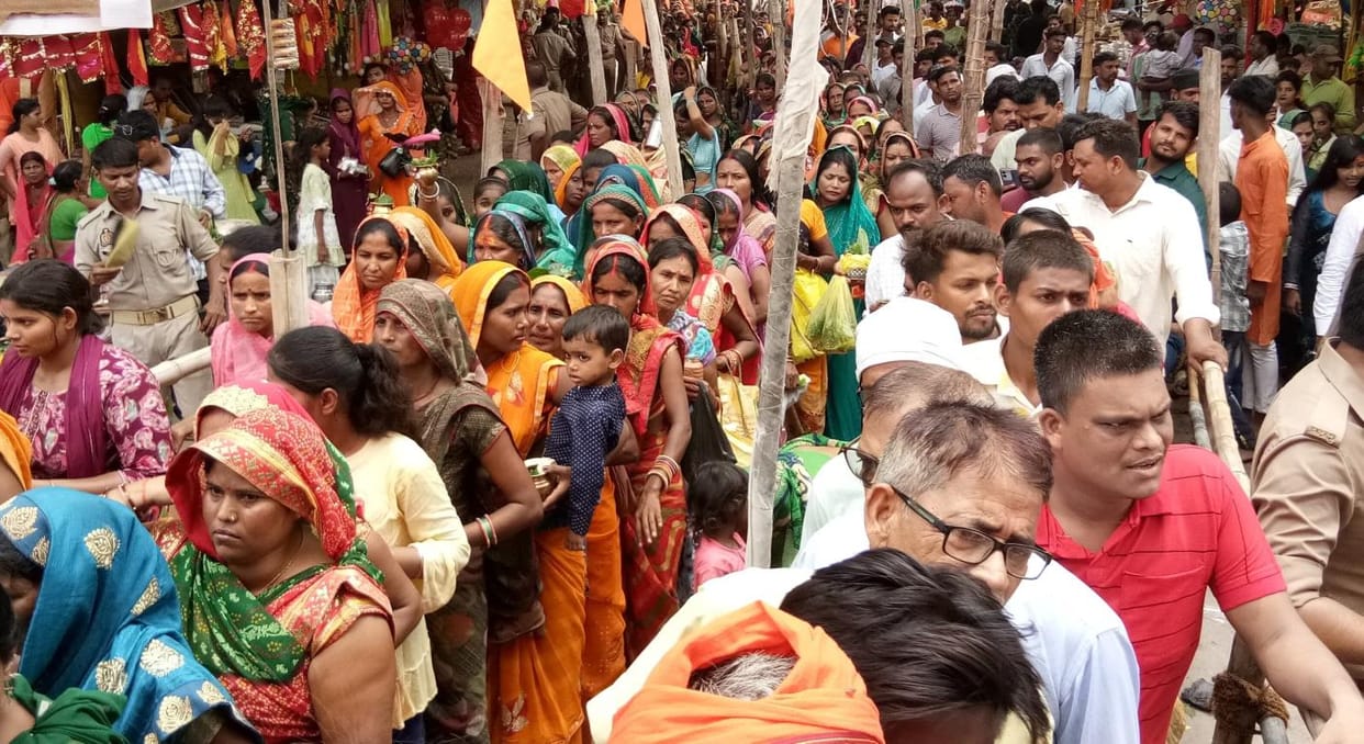 Crowds of devotees gathered at Shiva temples, Har Har Mahadev echoed