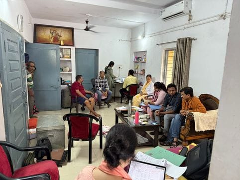 आदिम जाति कल्याण विभाग का उप आयुक्त के ठिकानों पर छापा।
