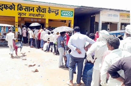 Farmers were standing in line for urea in the scorching heat and hot sun