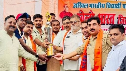 Chandausi defeated Bisauli team by three wickets