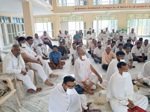 Jain nuns explained the importance of self-purification and restraint