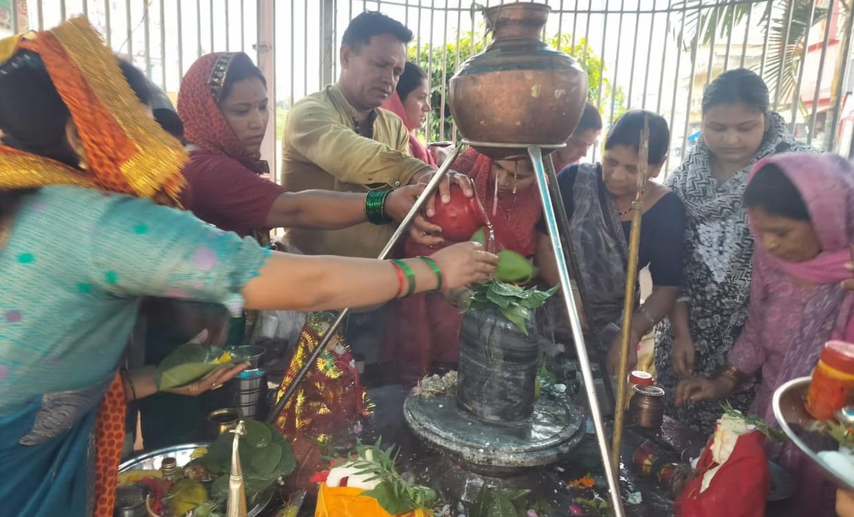 The temple of Shiva resounded with 'Bam-Bam Bhole'