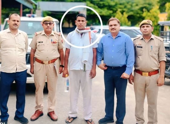 Mastermind sweeper arrested in embezzlement of Rs 65 lakh from bank in Budaun