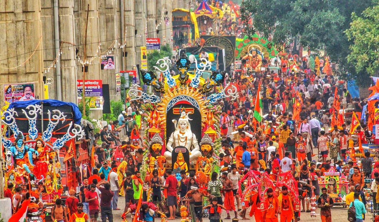 There was a crowd of devotees in the temple on the second Monday of Sawan