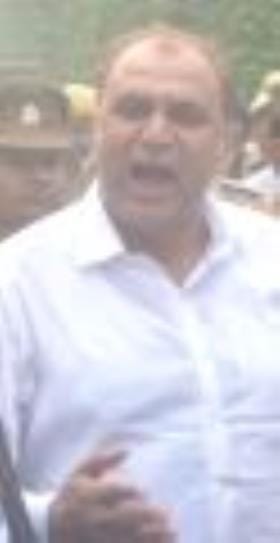 Non-bailable warrant issued against six associates of Dinu Upadhyay