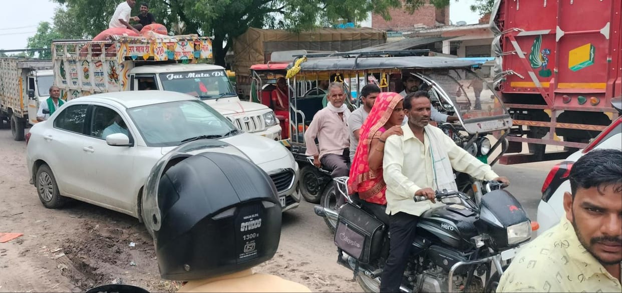 Arrival of corn and peanuts increased, jam on Aliganj road