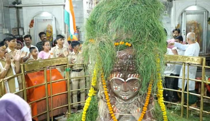 भगवान पशुपतिनाथ का स्वतंत्रता दिवस पर किया गया दूर्वा अभिषेक