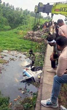 Roadways bus going from Chandigarh to Tanakpur fell into the drain, one died