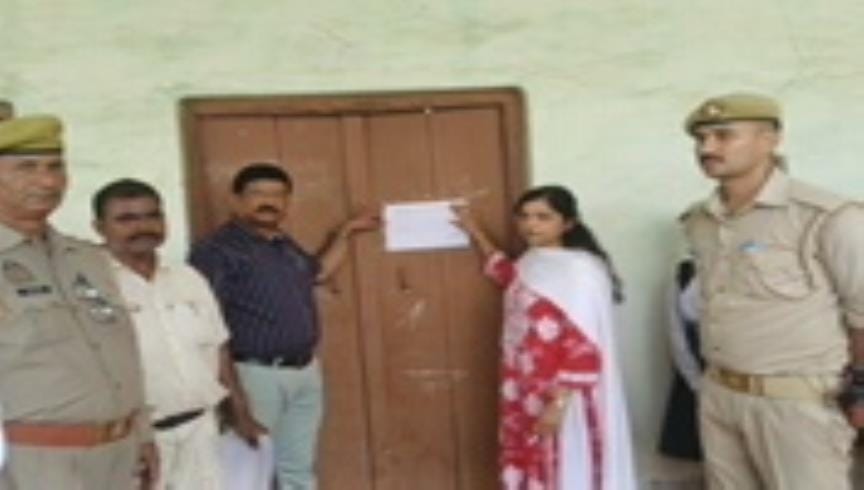 mainpuri news unaurthorised schools seiged