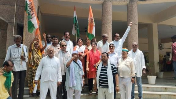 The government is unable to provide electricity and fertilizers to the farmers
