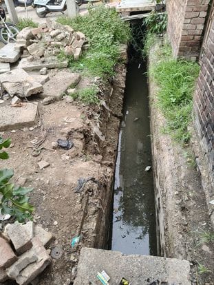 Slab broke during cleaning of drains, people troubled