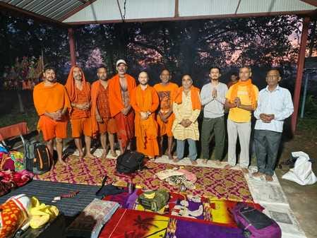 Shiva devotees who returned with Kanwad were welcomed in Ladhyani