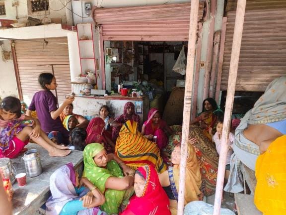 Shopkeeper died due to electric shock while plugging