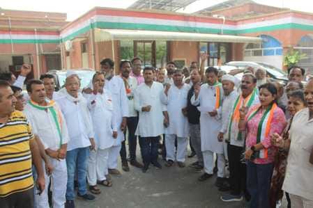 Congressmen demonstrated against the problems of farmers